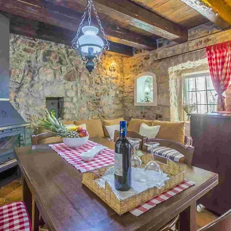 Kuca Grgosic Juric Holiday home